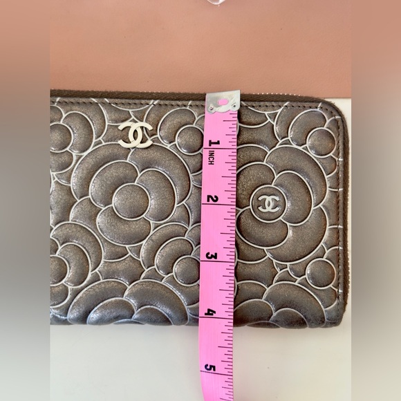 RARE Chanel Camellia Flower Long Zippy Wallet Metallic Silver - Picture 14 of 15